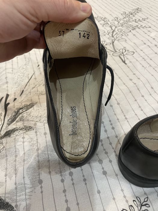 Vând pantofi damă din piele naturală,impecabili, 37