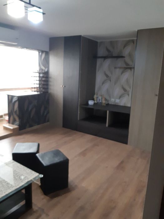 Vând apartament zona centrala decomandat