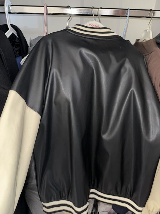 Продам стильную кожаную куртку-бомбер!