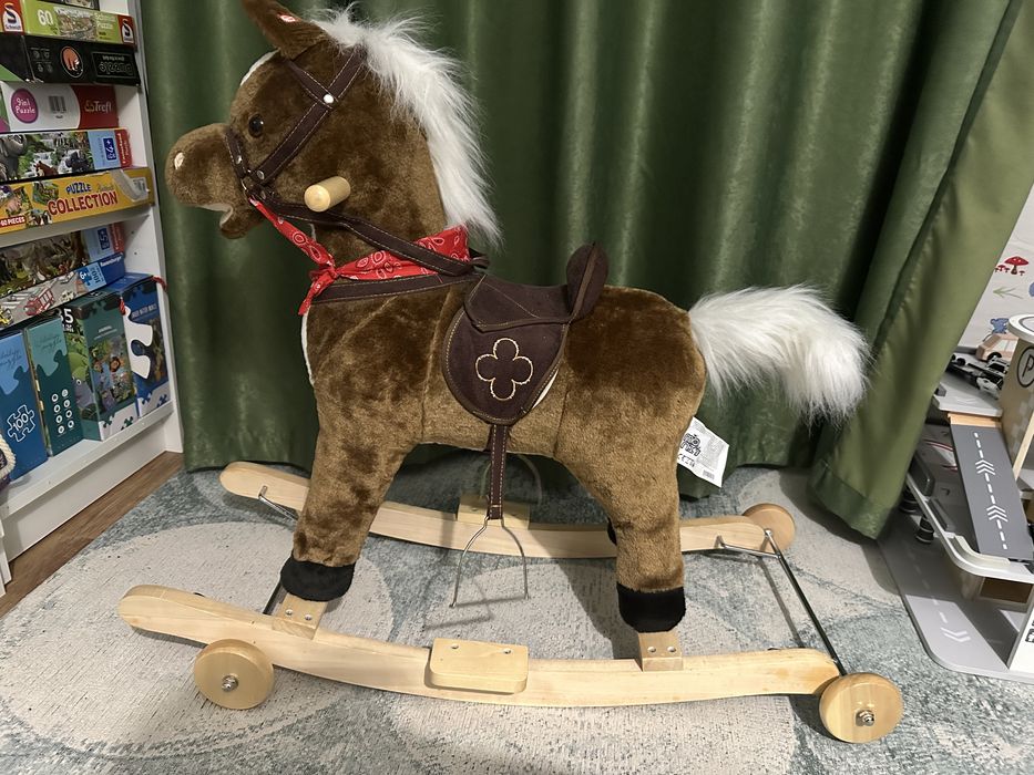 Cal de lemn cu balansoar si sunete