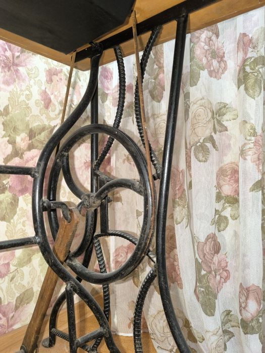 Ножная швейная машина - антиквариат