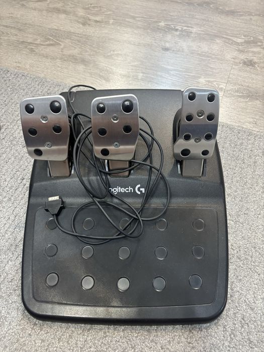 Игровой руль с коробкой передачь logitech g29