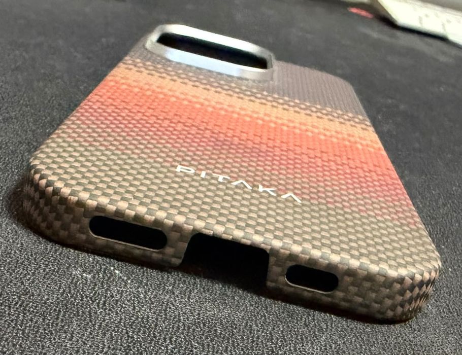 Продам оригинальный чехол Pitaka на iPhone 16 pro