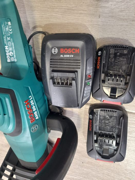 Foarfeca de tuns Bosch AHS 50-20 Li
18 v 
Doi acumulatori