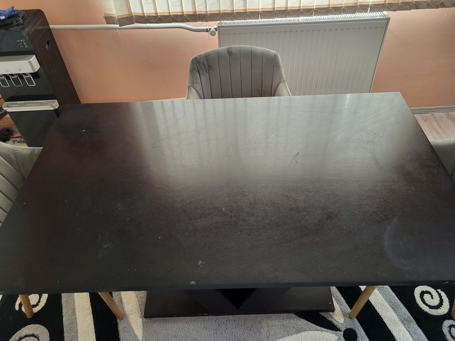 Трапезна маса подходяща