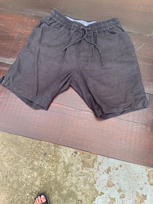 Pantaloni scurți din in L