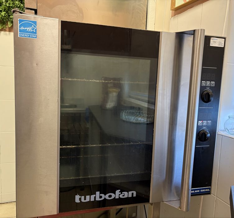 Професионална фурна Blue Seal Turbofan 4 нива + стойка