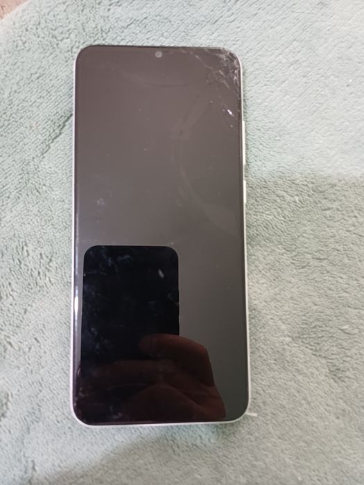 Samsung Galaxy A02S cu displayul spart. Placa este ok