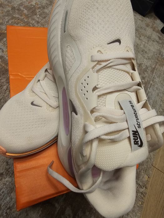 Nike Structure 26