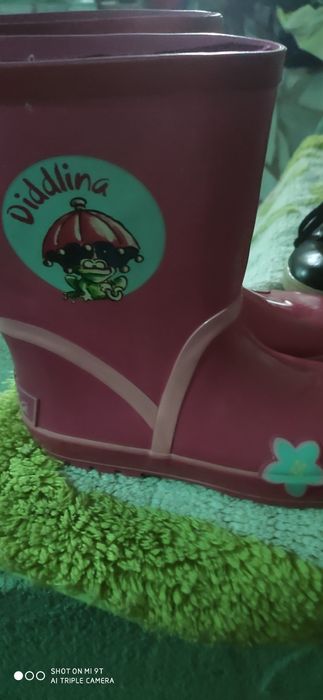 Продам детские ботики и сапожки