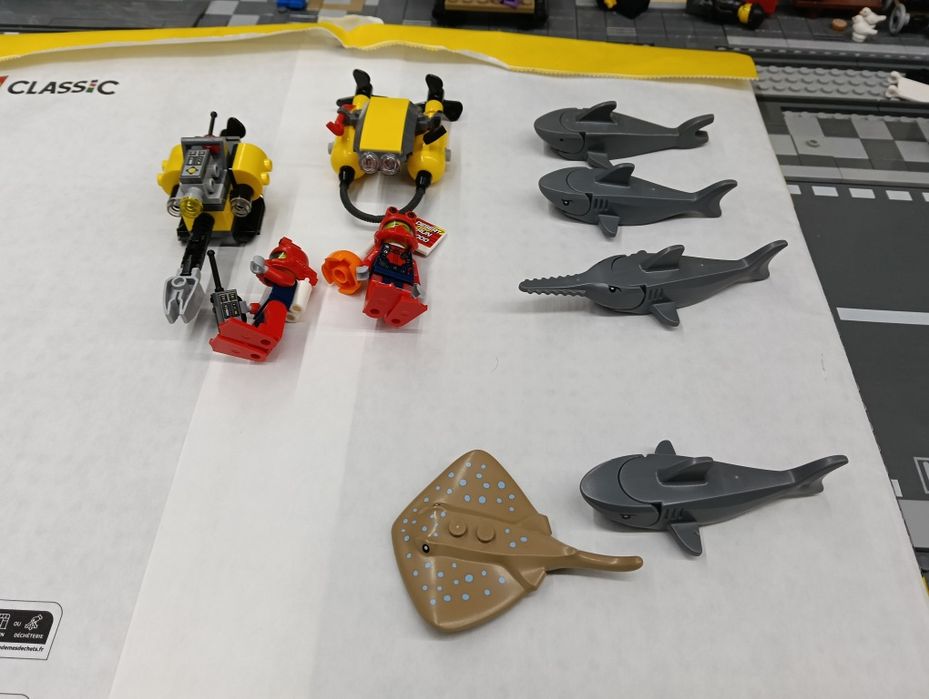 Lego 60095 Navă de explorare în largul mări