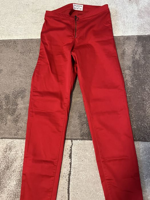 Червен дамски панталон с висока талия