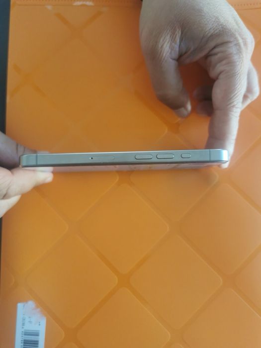 Продавам ipfone 15 pro