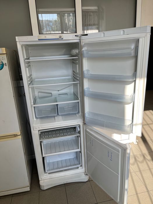 Холодильник  Indesit