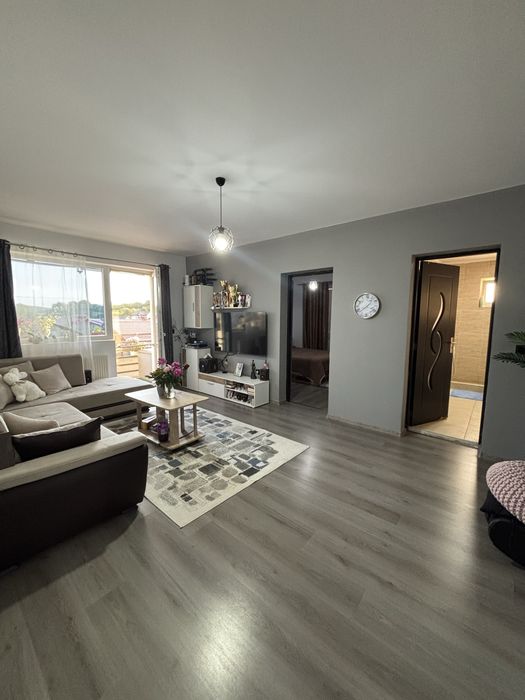 Vând apartament in Criseni