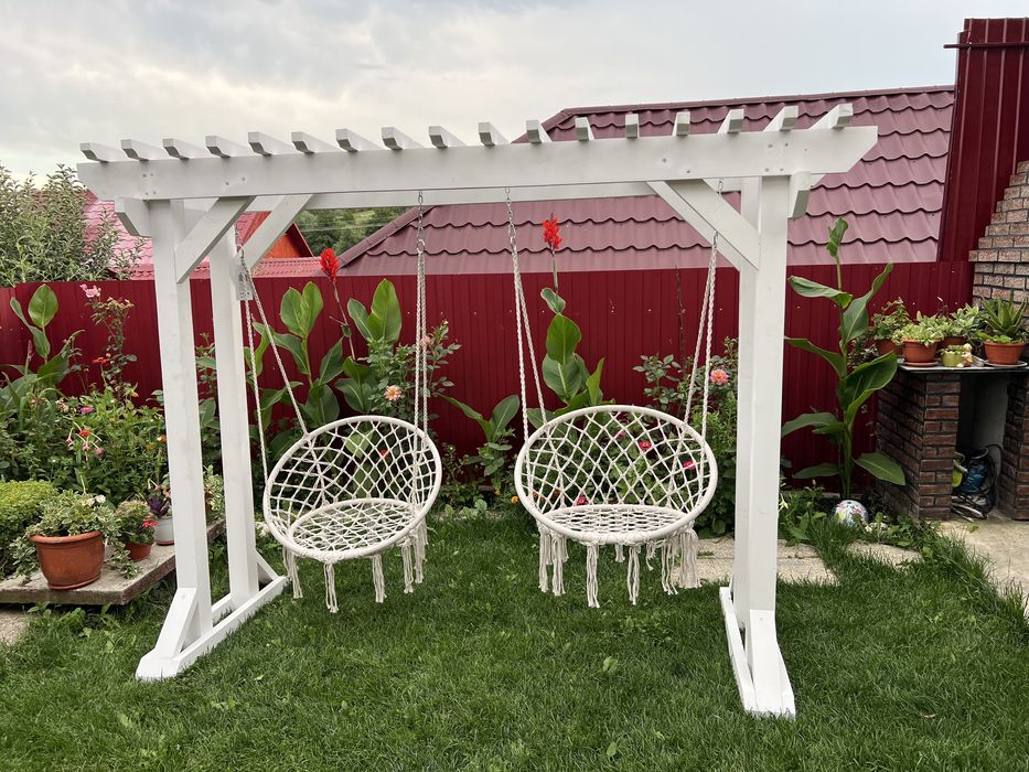 Pergola alba din lemn