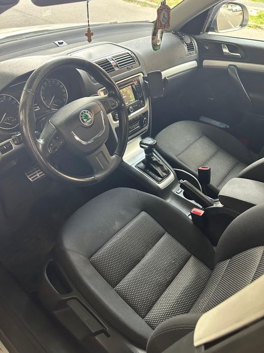 SKODA Octavia 2012 — imagine 2