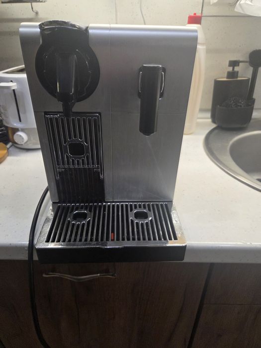 Кафе машина  с капсули Delonghi