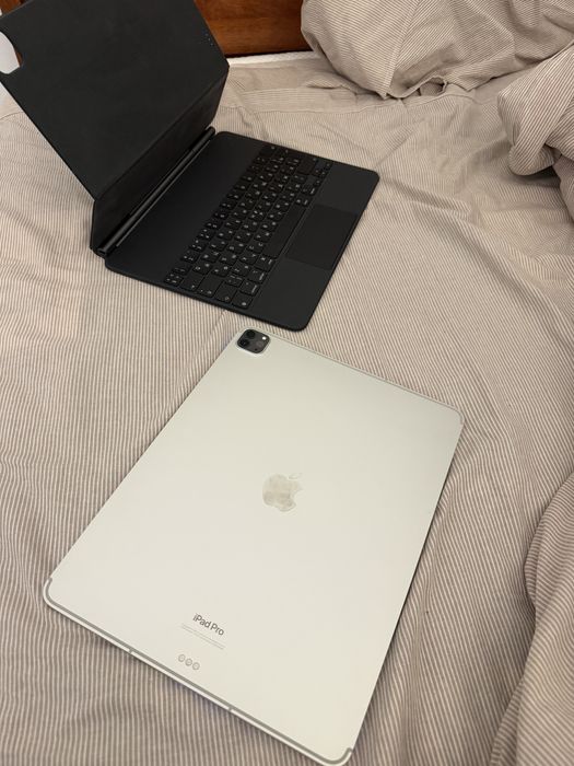 Ipad pro 12.9 (6th generation) m2