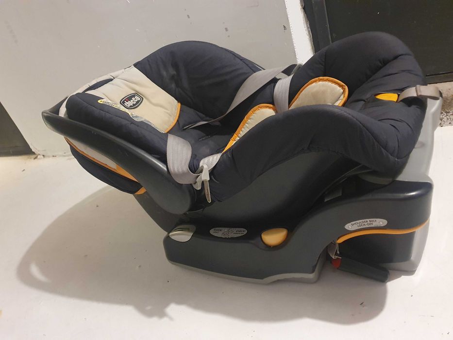 Бебешко столче / кош за кола Chicco + Isofix база