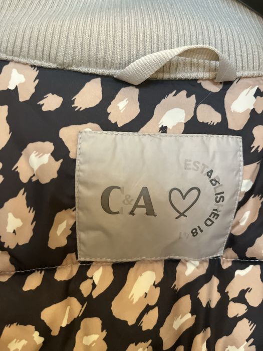 Vând geaca lunga C&A marimea S-M