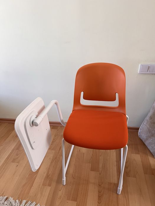 Стул со столиком