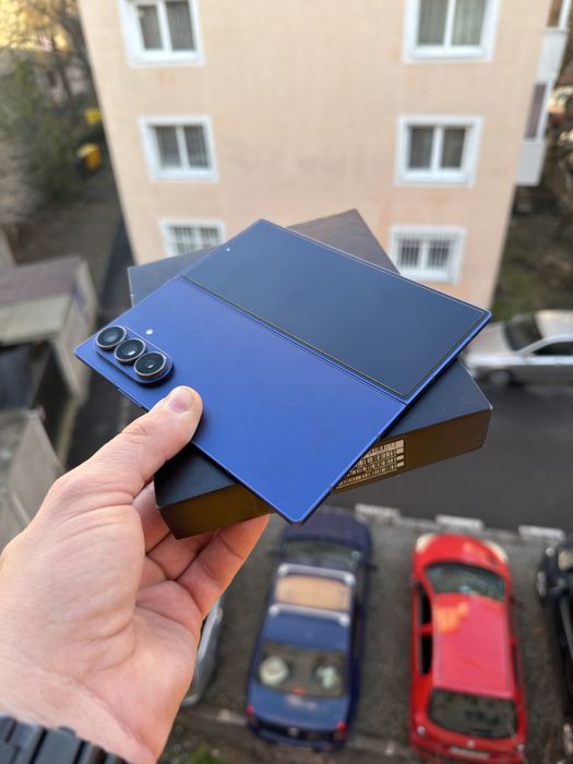 Vand sau schimb fold 7 512 gb blue