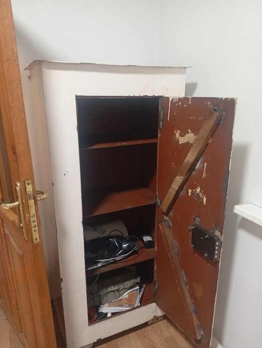 Продам сейф для офиса