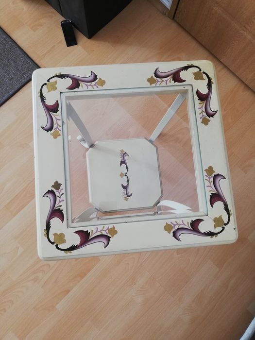 Masa vintage, pictata manual