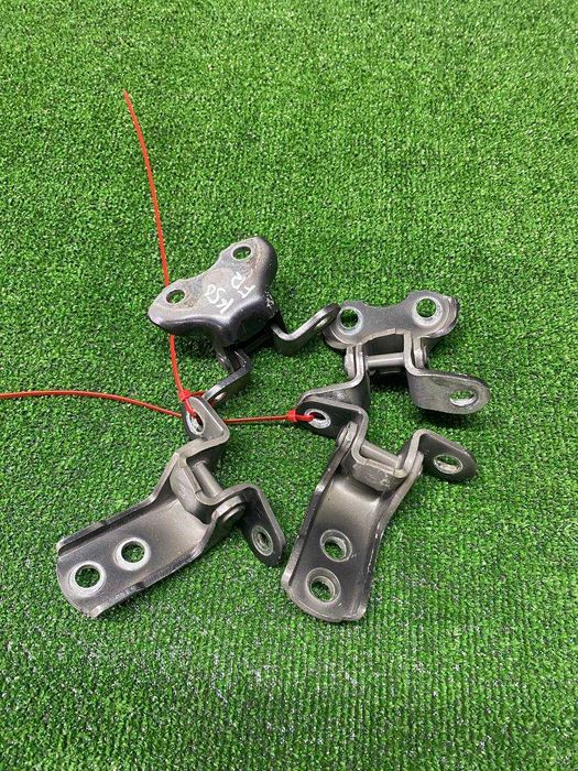 Петли двери передней на тойоту камри 50