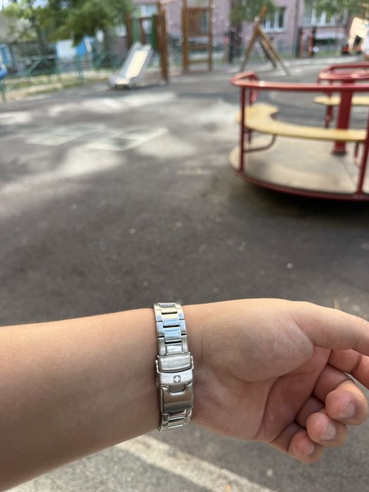Продам часы оригинальный
