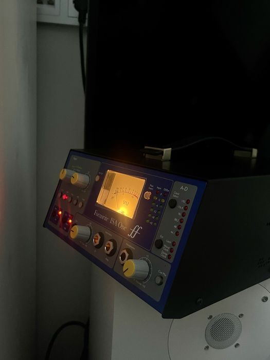 Студийный предусилитель премиум-класса Focusrite ISA ONE