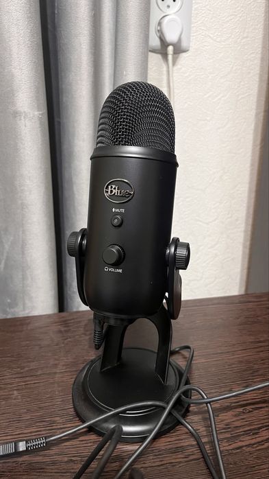 Микрофон Blue Yeti