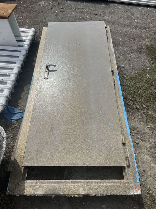 Продам железный дверь