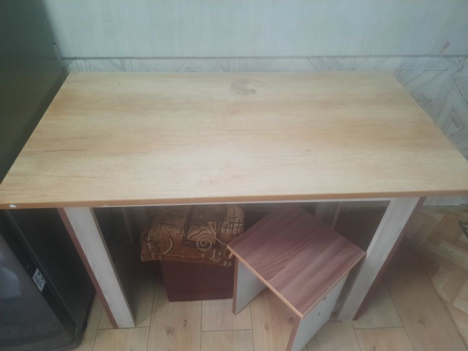 Продам кухонный стол небольшой