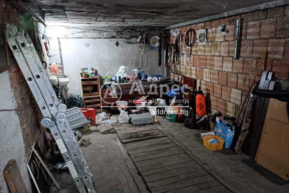 Ексклузивно от "Адрес"! Продава се къща в центъра на град Разград!