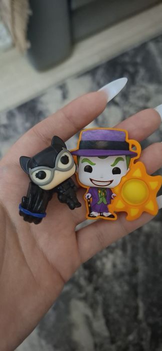 Фигурка и брелок дс киндер