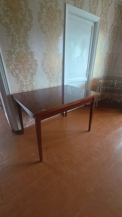 Продам обеденный стол