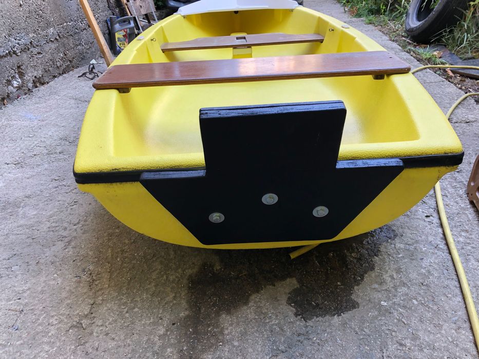 Ветроходно моторна лодка 330