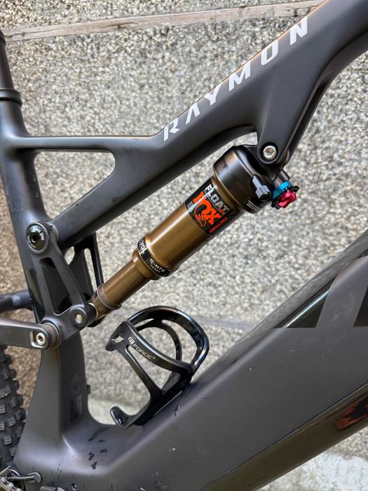 Електрически велосипед R RAYMON FullRay 150E 11.0 – Carbon / FOX Factory / Yamaha / 630 Wh