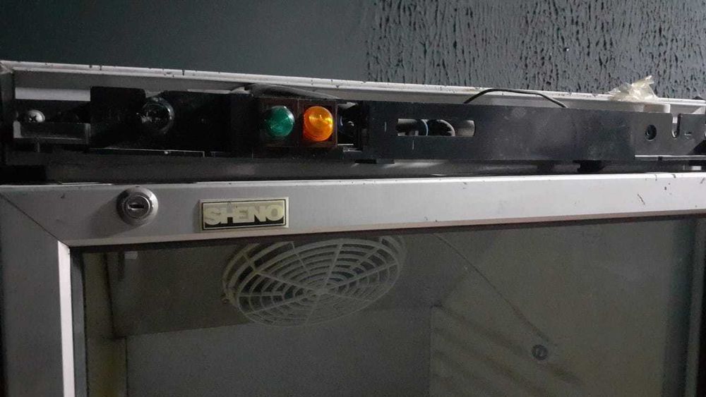 Витринный холодильник шкаф высокий