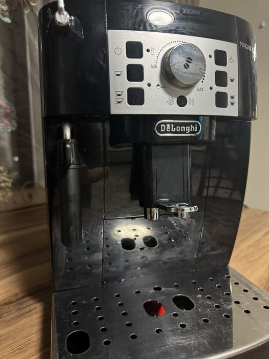 Кофемашина Delonghi MagnificaS