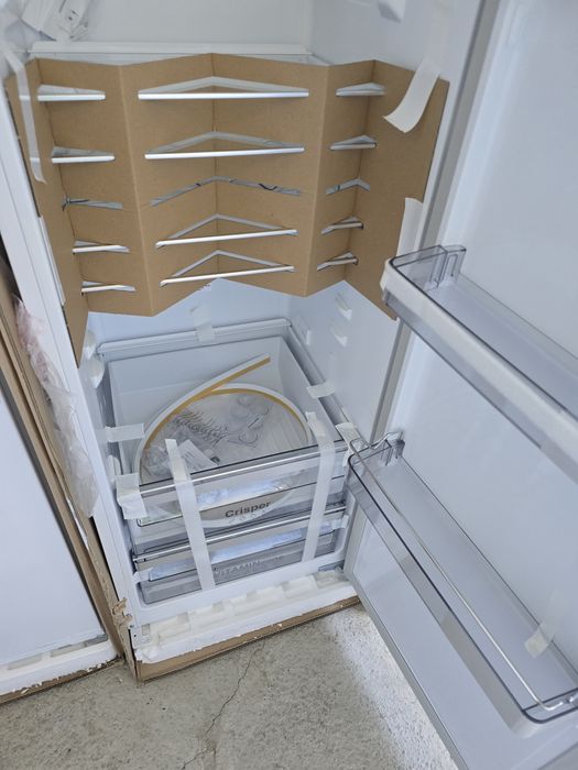 Хладилник/охладител за вграждане Grundig GSMI 25730 FN