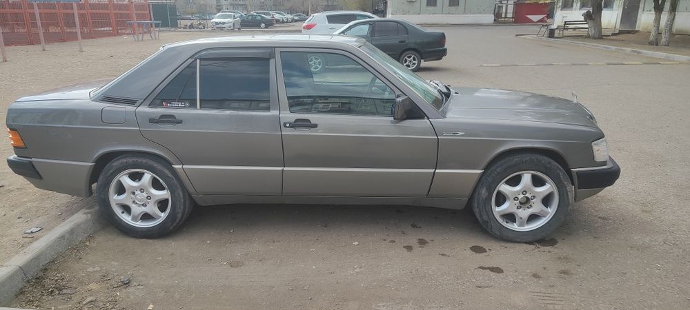 Мерседес БЕНЗ 190Е
