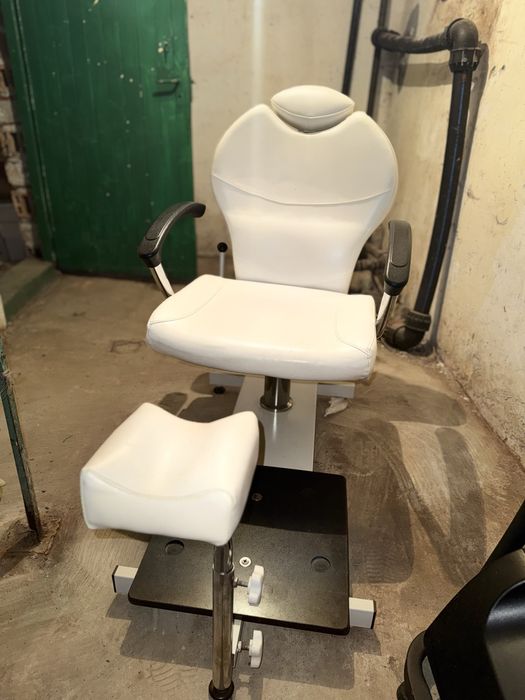 Стол за педикюр - кожен