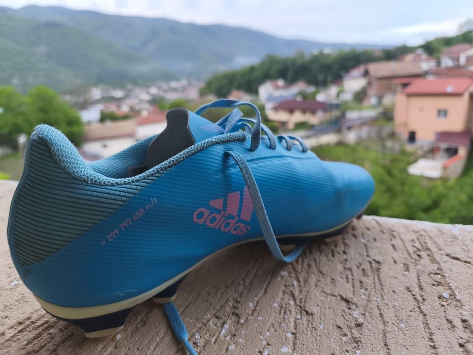 Бутонки  Адидас.