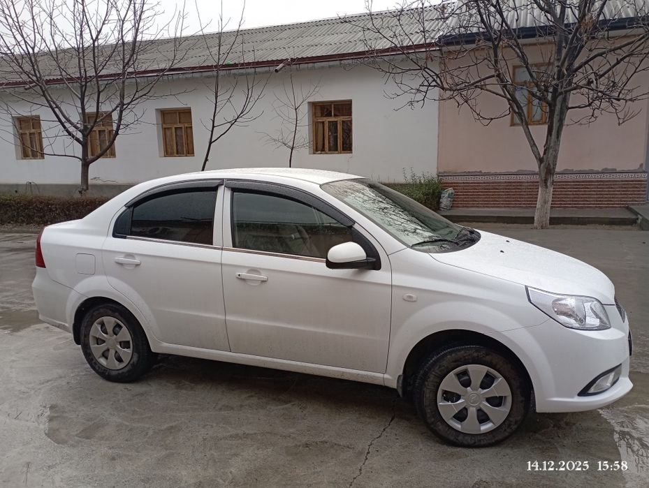 Продаю свою машину Нексия R3