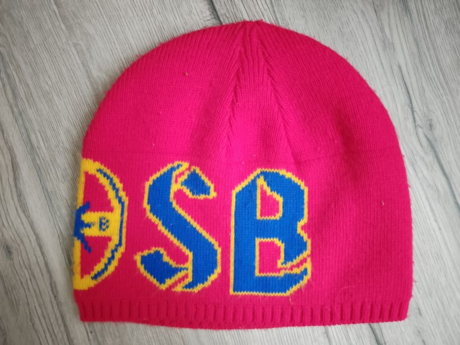 Caciula FCSB . Pret 40 lei