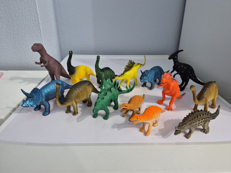 Продам фигурки динозавров