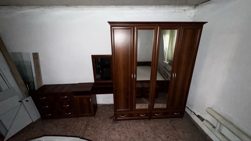 Спальный гарнитур